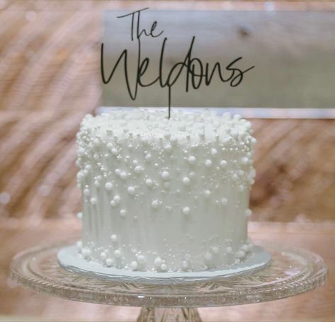 One Tier Wedding Cake With Pearls, One Tier Pearl Wedding Cake, Single Tier Pearl Wedding Cake, Pearled Wedding Cake, Small Wedding Cake Toppers, Small Pearl Wedding Cake, Single Tier Wedding Cake Elegant, Small Wedding Cakes One Tier, Pearl Cake Design