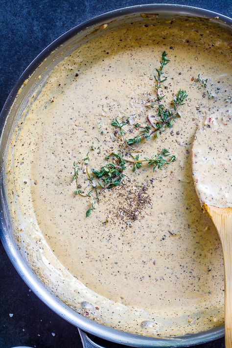 Creamy Pepper Sauce, Peper Steak, Peppercorn Sauce Recipe, Creamy Peppercorn Sauce, Steak Sauce Recipes, Pepper Sauce Recipe, Sauce Au Poivre, Peppercorn Sauce, Marinade Sauce