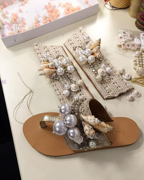 Pearl Sandals, Diy Sandals, Embroidery Shoes, Diy Slippers, Fashion Shoes Sandals, Beaded Sandals, Handmade Sandals, Cream Lace, Shoe Clips