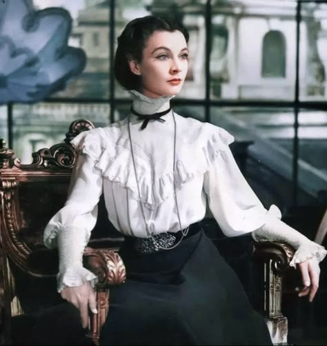 Vivien Leigh Style, Vivien Leigh Movies, Color Iz, Scarlett O'hara, Vivien Leigh, Classic Actresses, English Actresses, Ethereal Beauty, Golden Age Of Hollywood