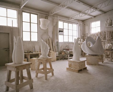 Sculptor Aesthetic, Atelier Aesthetic, Sculpting Studio, Sculpture Aesthetic, Sculpture Workshop, Tuscan Towns, Sculpture Studio, Public Sculpture, Dream Studio