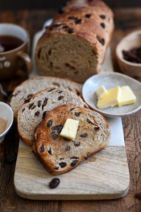 Cinnamon raisin bread Rasin Bread Recipes, Cinnamon Raisin Bread Recipe Easy, Vegan Cinnamon Raisin Bread, Whole Wheat Cinnamon Raisin Bread, Cinnamon Raisin Loaf, Best Easy Banana Bread, Rasin Bread, Raisin Bread Recipe, Cinnamon Raisin Bread Recipe