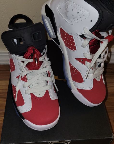 Air Jordan 6 Retro (GS) Carmin/Noir Pretty Sneakers, Retro 6, Air Jordan 6 Retro, Jordan 6 Retro, Nike Tennis Shoes, Nike Tennis, Air Jordan 6, Jordan 6, Sneaker Collection