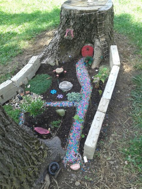 My fairy garden Kids Fairy Garden, Stump Ideas, Garden Dollhouse, Tattoo Plant, Fairy Tree Houses, Fairy Garden Furniture, Magic Fairy, Fairy Garden Crafts, Fairy Garden Designs