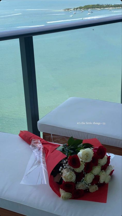 Bouquet Of Flowers Instagram Story Caption, Captions For Flowers From Boyfriend, Bookay Flower Aesthetic, Bookay Flower, Instagram Story With Flowers, Flower Post Instagram Story, Roses Boyfriend, Flowers Aesthetic From Boyfriend, Caption For Flowers From Boyfriend