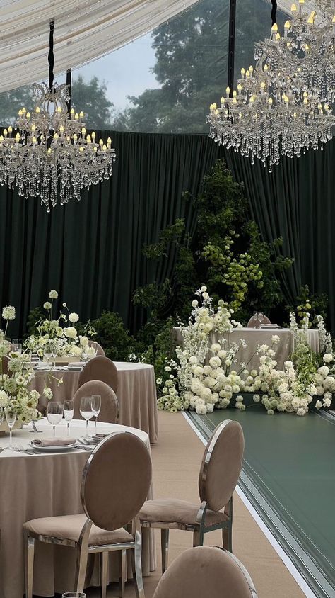 Florals Hanging From Chandelier Wedding, Outdoor Southern Wedding, Luxury Wedding Florals, Flower Clouds Wedding, Candle Wall Wedding, Weddings Decorations Elegant Romantic, Photowall Ideas, Wedding Setup, Dream Wedding Decorations