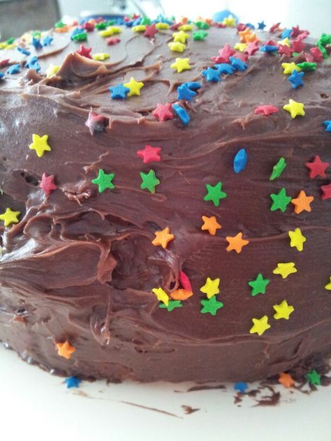 Brow Stars Cake, Star Sprinkle Cake, Old School Sprinkle Cake, Browl Stars Cakes, Star Cake, Golden Cake, Star Sprinkles, Pastel Cupcakes, Rainbow Food