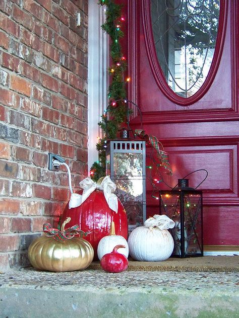 Decorated Front Porch, Gator Art, Pumpkin Christmas, Sugarplum Christmas, Pumpkin Snowmen, Christmas Pumpkins, Winter Wreath Diy, Hi Sugarplum, Christmas Pots