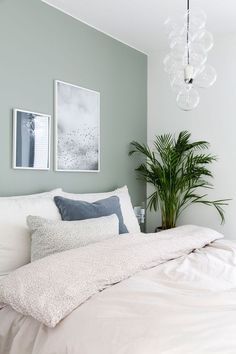 The 26 Best Bedroom Wall Colors | Paint ideas for Bedroom | Decoholic Minimal Bedroom Decor, Calming Bedroom Colors, Calm Bedroom, Roofing Colors, Best Bedroom Paint Colors, Calming Colours, Colors Bedroom, Soothing Bedroom, Minimal Bedroom