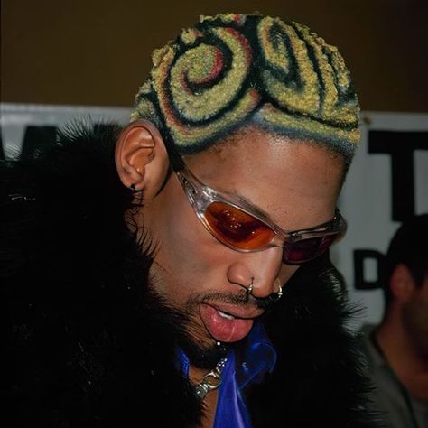 Basketball Dennis Rodman Makeup, Dennis Rodman Hair, Dennis Rodman 90s, Denis Rodman, Amen Break, Estilo Punk Rock, Dennis Rodman, Shaved Head, Estilo Punk