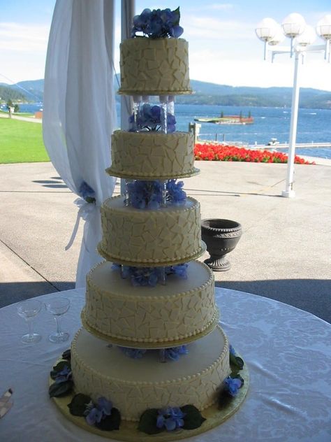 Wedding Cake With Columns, Wedding Cake With Pillars, Cake With Pillars, Wedding Cake Styles, Money Cakes, Cake Styles, Different Wedding Cakes, Types Of Wedding Cakes, Big Wedding Cakes