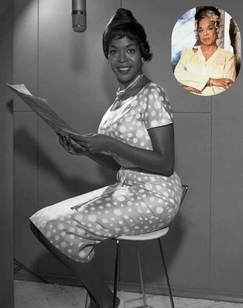 HIT HARD ENTERTAINMENT | DELLA REESE: FIRST BLACK WOMAN TO GUEST HOST 'THE TONIGHT SHOW' | Facebook Della Reese, Berlin Photography, Johnny Carson, Black Actresses, Duke Ellington, Hollywood Gossip, Vintage Black Glamour, Box Braids Styling, Black Hollywood