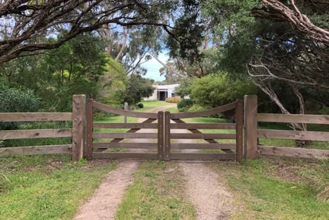 Farm Front Gate Entrance, Front Gate Driveway, Solar Powered Driveway Gate, Driveway Gate And Fence, Driveway Fence Gate, Farm Front Gate, Farm Gates Entrance Driveways Country, Front Gate Entrance Driveway, Electric Gates Driveways