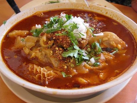 Menudo rojo: un verdadero deleite | Gente Nayarit Menudo Recipe Authentic, Menudo Recipe, Mexican Soup Recipes, Hangover Food, Real Mexican Food, Chicken Tortillas Soups Recipe, Tortilla Soup Recipe, Mexican Soup, Best Mexican Recipes