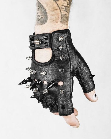 Fingerless Leather Gloves, Metal Spikes, Hand Accessories, Gothic Accessories, Metal Fashion, Hand Bracelet, Punk Outfits, Leather Pieces, Leather Gloves