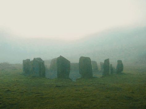 Stonehenge | places to visit in England | best places to visit in england and europe | Follow for more updates on travel cities for your adventure. Cultute | Tradition | Nature | History Aesthetic city life | Hotels to stay | points to see | scenic view | amazing nature | explore nature #stonehenge #england #solstice #history_of_england #archaeology #tourist #tour_destinations #travel #map Ancient England Aesthetic, Iron Age Aesthetic, Stonehenge Aesthetic, Old England Aesthetic, Ruins Aesthetic, Archaeology Aesthetic, Scottish Aesthetic, Ancient England, Ancient Britain