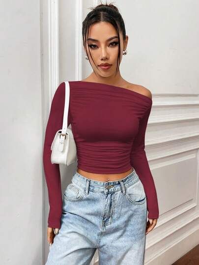 Red T Shirt Outfit, Burgundy Top Outfit, Long Sleeve Top Outfit, Burgundy Outfit, Asymmetrical Collar, Cropped Long Sleeve Top, Shein Icon, Party Fits, Uni Outfits