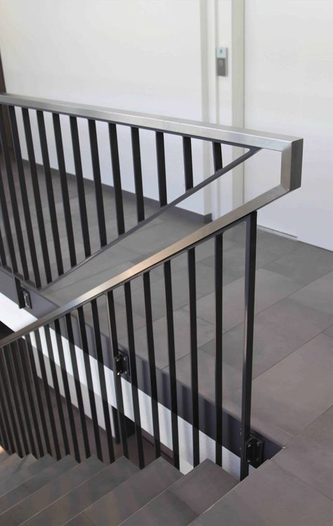 Metal Hand Rail, Reling Design, درابزين السلم, Stair Design Architecture, Interior Stair Railing, Iron Furniture Design, Modern Stair Railing, Staircase Design Modern, Staircase Railing Design