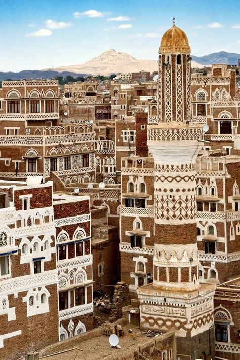 The Last Duel, Yemen Sanaa, Persian Architecture, Eco Lodge, Asia Travel Guide, Traditional Building, Green Architecture, Walled City, Traditional Architecture