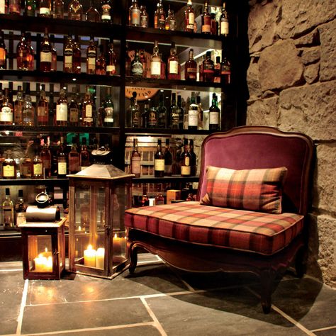 Love the authentic look of this! Aberdeen Malmaison Whisky Snug bar Hairstyles Halloween, Men Prom, Whiskey Lounge, Bourbon Room, Bar Deco, Halloween Hairstyles, Whiskey Room, Bar In Casa, Hairstyle Short