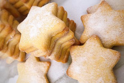 Traditional Soetkoekies - The ultimate South African teatime treat African Snacks, African Christmas, African Cooking, Modern Food, South African Recipes, Beautiful Cookies, Vanilla Essence, African Food, Biscuit Recipe