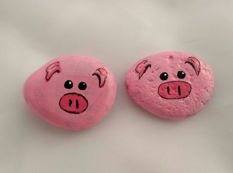 Painted Rocks Ideas Easy Animals, Chicken Rock Painting, Cow Painted Rock, Pig Painted Rocks, Pig Rock Painting, Pig Painting, Garden Rock Art, Diy Rock Art, Painted Rock Animals