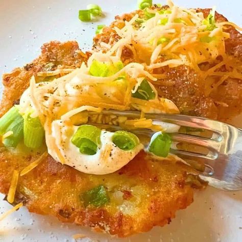 Best Leftover Mashed Potato Pancakes Recipe - Wondering what to do with leftover mashed potatoes or holiday leftovers? Make homemade potato cakes from leftover potatoes! #potatorecipes #leftoverrecipes #mashedpotatoes #friedpotatoes Mashed Potato Cakes Leftover, Leftover Mashed Potato Cakes, Mashed Potato Pancakes Recipe, Fried Potato Cakes, Leftover Mashed Potato Pancakes, Fried Mashed Potatoes, Mashed Potato Patties, Leftover Baked Potatoes, Mashed Potato Pancakes