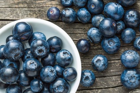 Blueberries and Green Beans Join EWG's 19th Dirty Dozen List. See where blueberries and green beans hit on the EWG's Dirty Dozen list. Essential Oil Anti Aging, Growing Blueberries, Anti Aging Diet, Anti Aging Supplements, Health Desserts, Makeup Tricks, Anti Aging Tips, Skin Food, Best Anti Aging