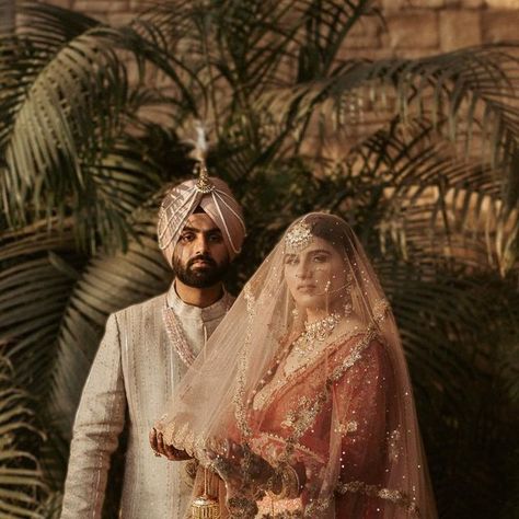 Reception Couple, Wedding Couple Poses Photography, Wedding 2025, Wedding Couple Poses, Poses Photography, Bride Clothes, Couple Poses, Wedding Couple, Wedding Poses