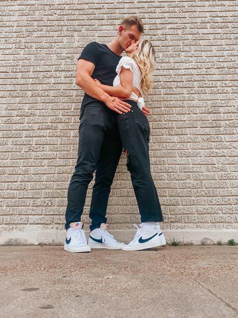 Couple goals Nike Engagement Photos, Matching Shoes For Couples, Nike Blazer 77, Blazer 77, Couple Sneakers, Couple Outfit Ideas, Black And White Nikes, Couple Shoes, Frame Ideas