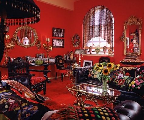 fashion designer, Anna Sui's New York loft, ...filled with gilt-metal furnishings, Polish majolica, pillows and other treasures found in flea markets and antiques shops Red Apartment, 90s Decor, English Houses, Decorating 101, New York Loft, Diana Vreeland, Red Wall, Steven Meisel, Maximalist Decor