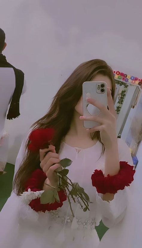 Beautiful Pictures For Dp, Beautiful Girly Images, Profile Image Instagram, Stylish Dpz For Instagram, Dp Girls Stylish, Pose With Rose, Girls Cute Dp, Simple Girl Dp, Pakistani Dp