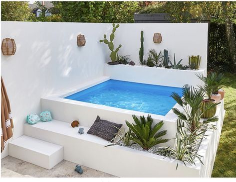 Whirpool Outdoor, Small Pools Backyard, Pools For Small Yards, Mini Pool, Small Pool Design, Backyard Pool Landscaping, Small Pools, Patio Interior, Backyard Pool Designs