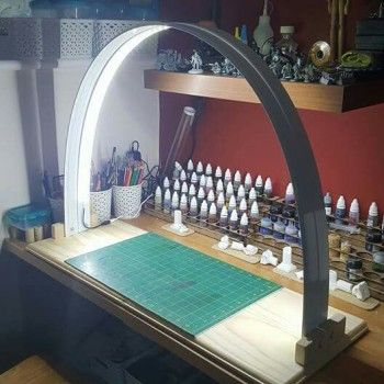 From Mark Warhammer Storage Ideas, Hobby Room Design, Painting Desk, Detail Arsitektur, Painting Station, Hobby Desk, Art Studio Room, Craft Room Design, Seni Cat Air