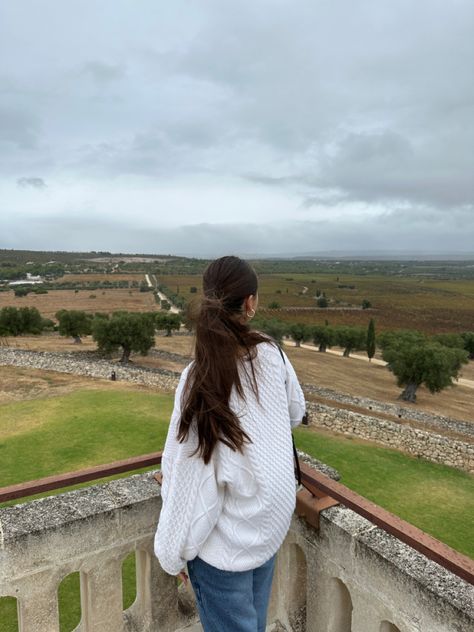 A girl In a white knit sweater and blue jeans stands overlooking a beautiful winery in Italy Aritzia Peggy Sweater Outfit, Peggy Sweater Aritzia, Winery Outfit Fall Wine Tasting, Downtown Fits, Outfit Fall 2023, Peggy Sweater, Rory Gilmore Sweater, Gilmore Sweater, Outfit Inspo 2023