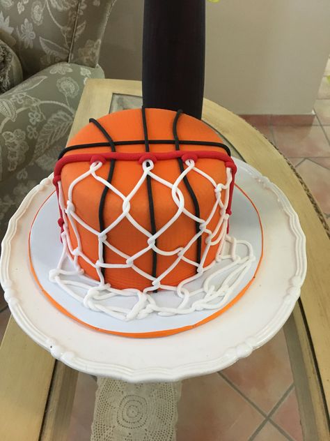 Basketball Ice Cream Cake, Basketball Theme Birthday Party Food, Cake Ideas Basketball, Basketball Cakes For Boys, Basketball Birthday Cake Ideas, Basketball Theme Birthday Cake, Basketball Cakes Ideas, Basketball Themed Cakes, Basketball Cake Ideas Boys