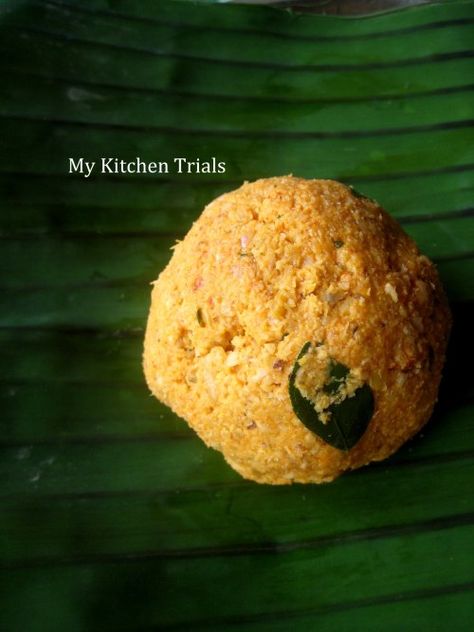 Manga Chammandi – A thick Chutney with Mango & Coconut – My Kitchen Trials Coconut Recipes Indian, Chammanthi Recipe, Kurma Recipe, Kerala Food, Vegetarian Curry, Fresh Coconut, Chutney Recipe, Coconut Chutney, Vegan Sauces