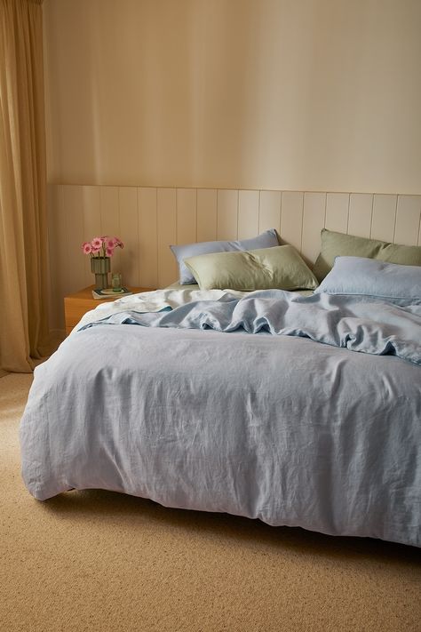 Light Blue Linen Bedding, Blue Green Bed, Blue Sage Bedroom, Powder Blue Bedding, Blue Linen Bedroom, Light Blue Sheets Bedroom, Cornflower Blue Bedding, Beachy Plants, Light Blue Bedding Ideas