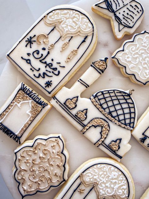 Ramadan Cookies Decorated, Eid Baking, Ramadan Cookies, Eid Biscuits, Eid Boxes, Eid Ideas, Ramadan 2022, Ramadan Kids, Bazaar Ideas