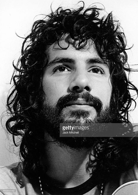 Singer/Songwriter Cat Stevens, also known as Yusuf Islam, photographed in 1971. Photo by Jack Mitchell/Getty Images. Music Zine, Jack Mitchell, Classic Rock And Roll, Cat Stevens, Folk Fashion, Rock Legends, Handsome Man, Roger Federer, Folk Music