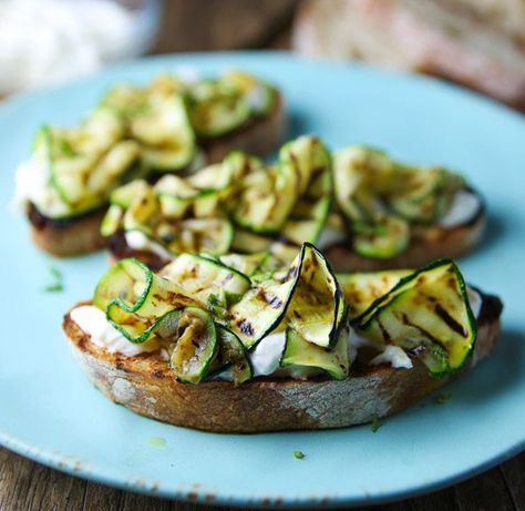 Grilled Marinated Zucchini Stracciatella Crostini is an easy peasy appetizer that everyone will love! Marinated Zucchini, Pasta Queen, Vegetarian Starters, Grill Sandwich, Ham Salad, Dinner Party Recipes, Chickpea Recipes, Food Photographer, Healthy Vegetarian