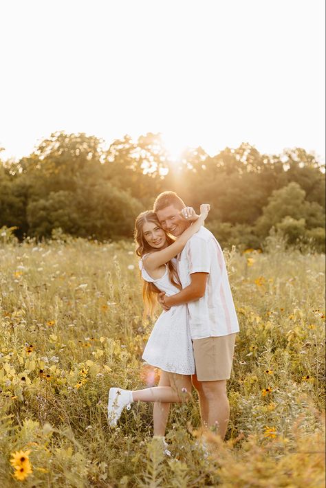 flower field inspired engagement pictures. Corn Field Couple Photos, Tulip Field Engagement Photos, Flower Field Pictures Couples, Sundress Couple Pictures, Couple Photos With Flowers, Tulip Farm Photoshoot Couple, Flower Farm Engagement Photos, Flower Feild Pics Couple, Flower Field Couple Photoshoot