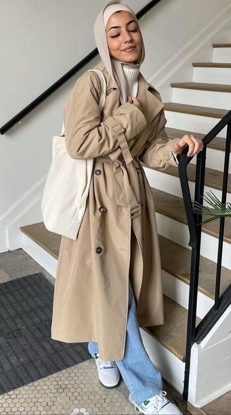 Fall Hijabi Outfits Casual, Winter Outfit Modest, Hijab Winter Outfits Coats, Trench Coat Hijab Outfit, Hijabi Trench Coat Outfit, Coat Hijab Outfit, Hijab Autumn Outfits, Trench Coat Outfit Hijab, Outfits Ideas Hijab