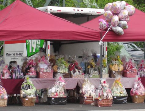 How to Create a Gift Basket Pop Up Shop – Gift Basket Business Gift Basket Display Ideas, Pop Up Shop Display Ideas, Gift Basket Business, Vendor Table Display, Craft Table Display, Vendor Fair, Craft Fair Booth Display, Vendor Table, Craft Show Booth