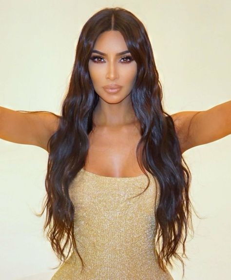 // k i m Kim Kardashian Hairstyles Long, Kim Hairstyles Kardashian, Kim Kardashian Hair Long, Kim Kardashian Wavy Hair, Kim Kardashian Brown Hair, Kim Kardashian Hair Color, Kim Kardashian Long Hair, Kim Kardashian Hairstyles, Estilo Kim Kardashian