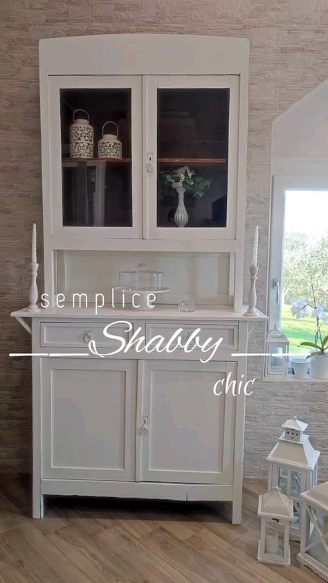 una credenza dei primi anni del 900 eredita dalla nonna... come rinnovarla in stile Shabby chic.. seguimi su Instagram, tiktok , facebook e YouTube Credenza Shabby, Blue Farmhouse, Buffets & Sideboards, Chalk Paint Furniture, Refurbished Furniture, Credenza, Sideboard, Painted Furniture, Shabby Chic