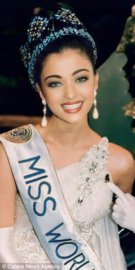 Aishwarya Rai Wedding Pictures, Miss World 2014, ऐश्वर्या राय, Aishwarya Rai Photo, World Beauty, Creative Christmas Trees, Beauty Event, Mangalore, Aishwarya Rai Bachchan