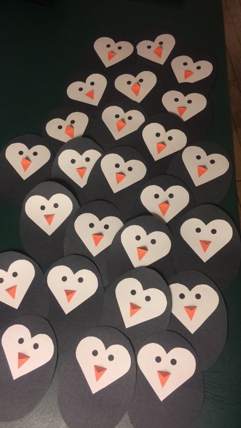 Penguin door decs-easy to make! Ra Christmas Door Decs, Winter Dorm Door Decorations, Penguin Door Decoration, Easy Door Decs Ra, Winter Door Decs Ra, Winter Door Decs, College Door Decs, Christmas Door Tags, Disney Door Decs