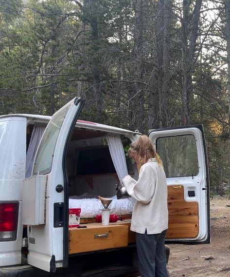 Hannah Lee Duggan Van, Van Life Inspiration, Hannah Duggan, Hannah Lee Duggan, Van Remodel, Van Life Aesthetic, Vans Aesthetic, Hannah Lee, Van Travel