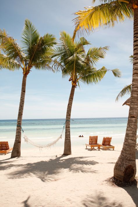 Palm trees, white beaches and turquoise water-what else do you need? Relax on a hammock on the beautiful #beaches of #Hawaii for your next summer escape! Sunny Beach Aesthetic, Beach Relaxation, Beach Hammock, Beach Rental, Sunny Vacation, Beautiful Beach Pictures, Beach Luxury, Best Honeymoon Destinations, Honeymoon Spots